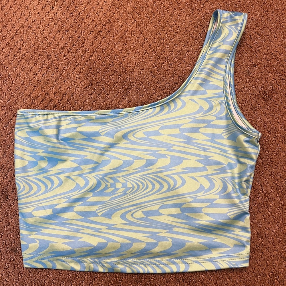 one-shoulder crop top